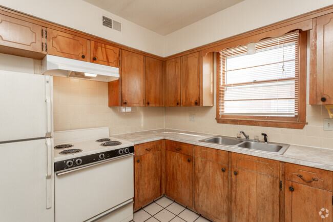 1BR - Kitchen - Bellevue Gardens Apartments