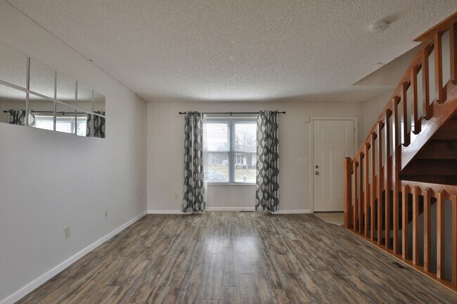 Building Photo - 5256 Redmond Ct