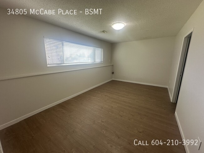 Photo du bâtiment - Spacious Suite in Abbotsford