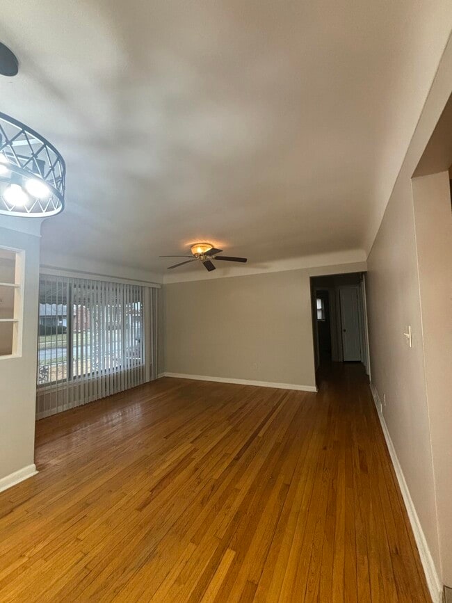 Building Photo - 12116 Columbia Ave