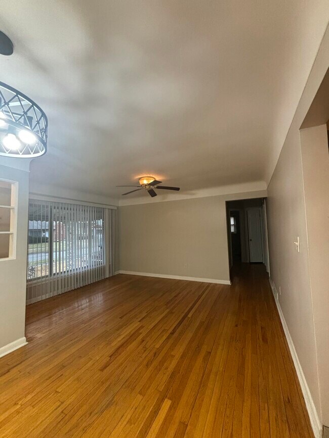 Foto del edificio - 12116 Columbia Ave