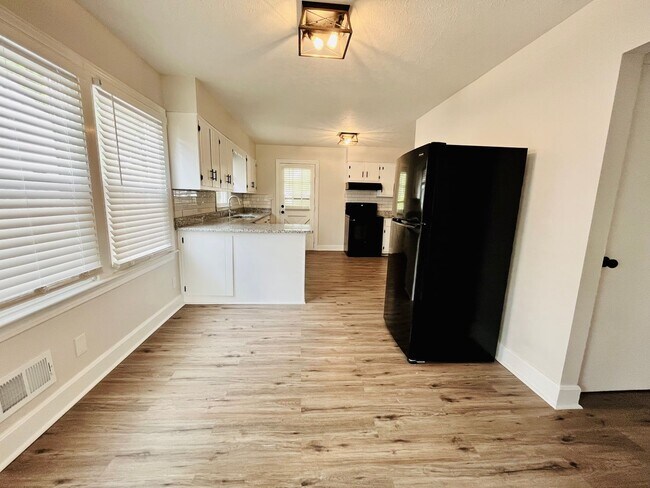 Foto del edificio - 4832 S 6th St