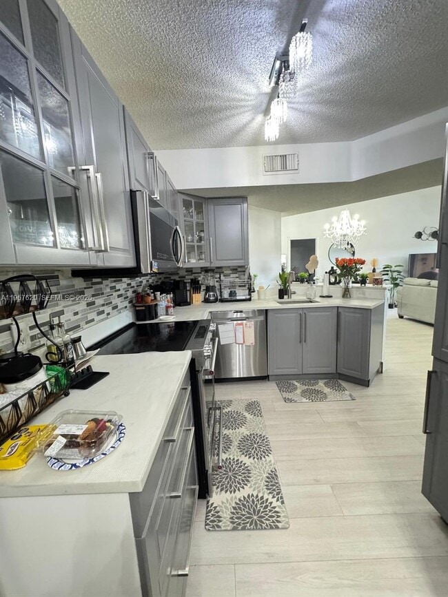 Foto del edificio - 8801 Wiles Rd