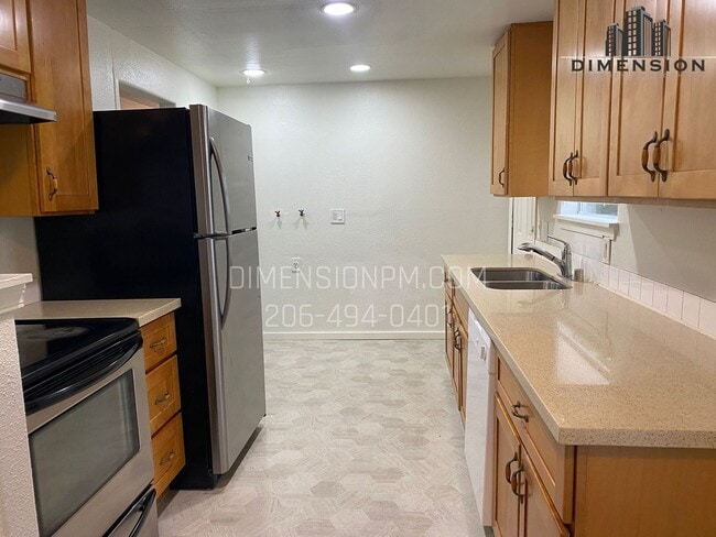 Building Photo - Commuter’s Dream! Beautifully Remodeled 2-...