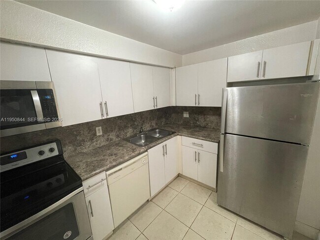 Foto del edificio - 4235 N University Dr