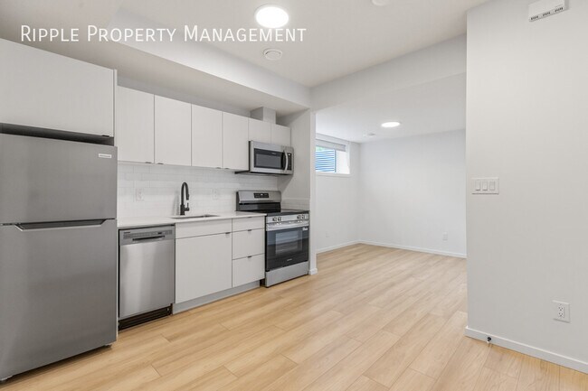 Photo du bâtiment - Modern 1 Bed, 1 Bath Basement/Lower | No P...