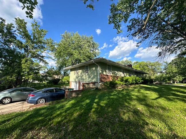 Building Photo - 10400 E 79th St