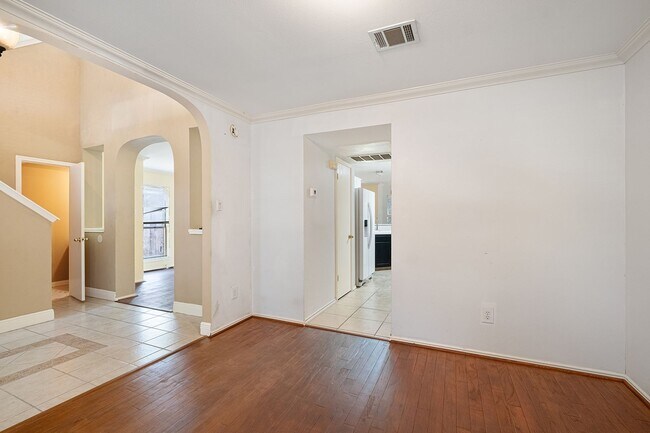 Foto del edificio - Charming Home in Prime Location with Green...