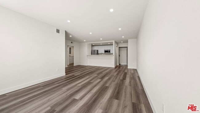 Building Photo - 7453 Haskell Ave