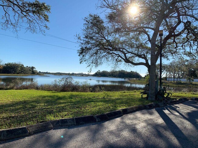 Foto del edificio - 1255 Ponce Island Dr