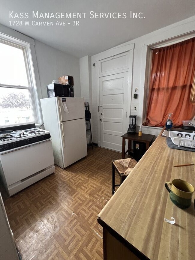 Foto del edificio - 1728 W Carmen Ave