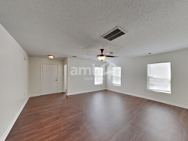 Foto del edificio - 4426 Red Hook Rd