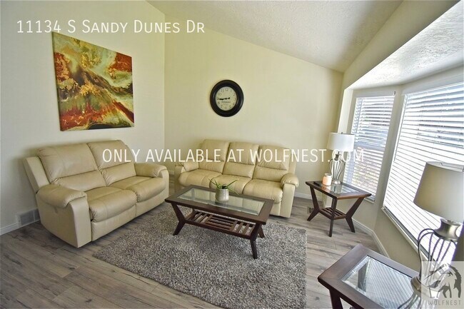 Foto del edificio - Stunning 4 Bedroom Sandy Home! No Deposit ...