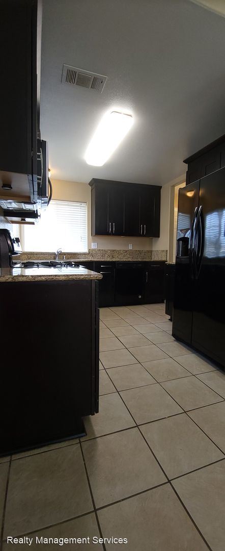 Foto del edificio - 3 br, 2 bath House - 5311 Christine Pine Ct