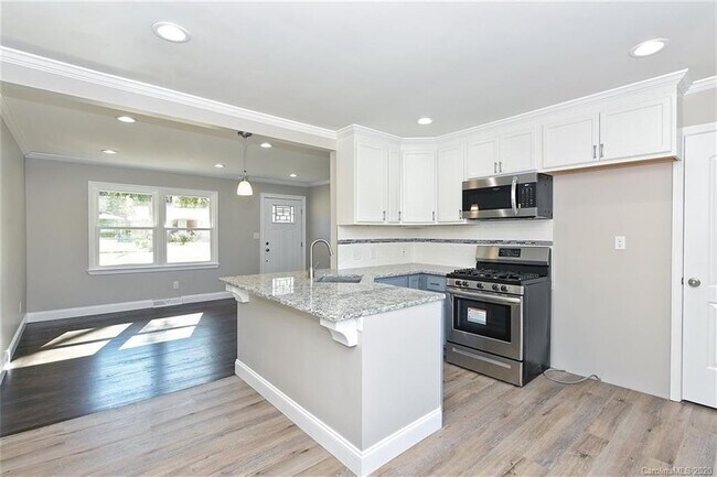 Foto del edificio - 5113 Curtiswood Dr