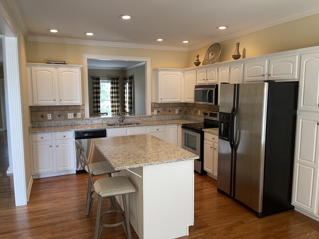 Building Photo - 1608 Camden Ct