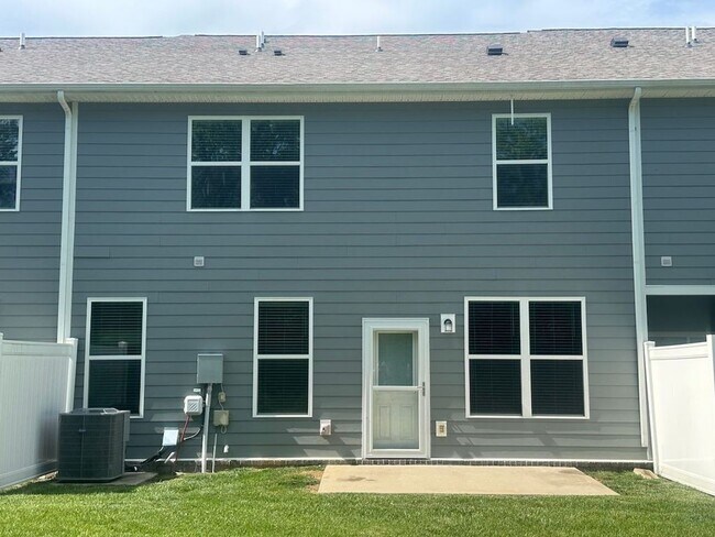 Foto del edificio - AVAILABLE NOW in Foxland Crossing