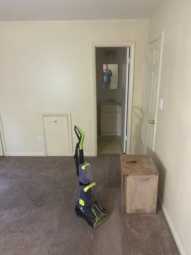 Building Photo - 761 Custis St