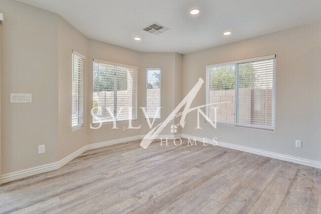 Foto del edificio - Come home to this gorgeous 4BR 3BA home