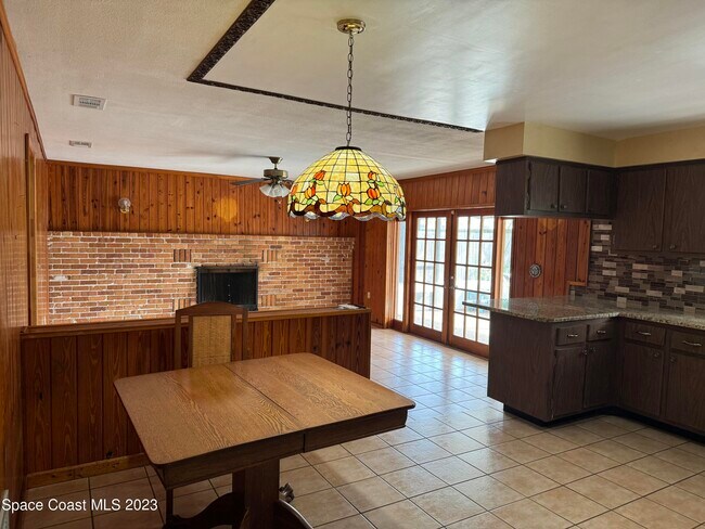 Building Photo - 155 Perth Ave