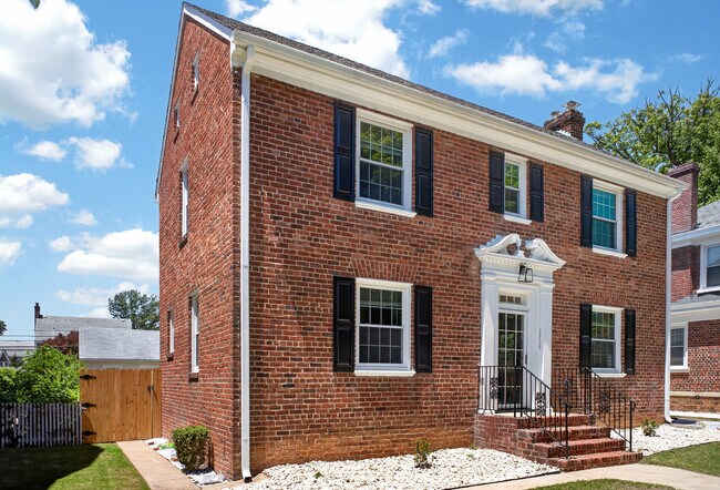 Foto del edificio - 3208 Griffin Ave