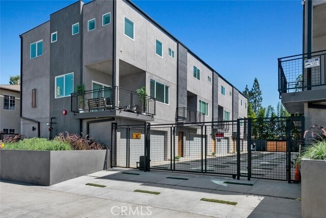 Building Photo - 13538 Vanowen St