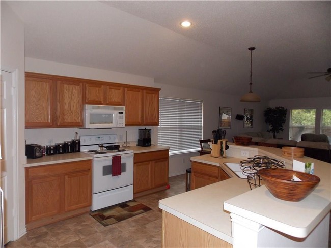 Foto del edificio - 6212 Candletree Ln