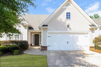 Building Photo - 111 Village Dr