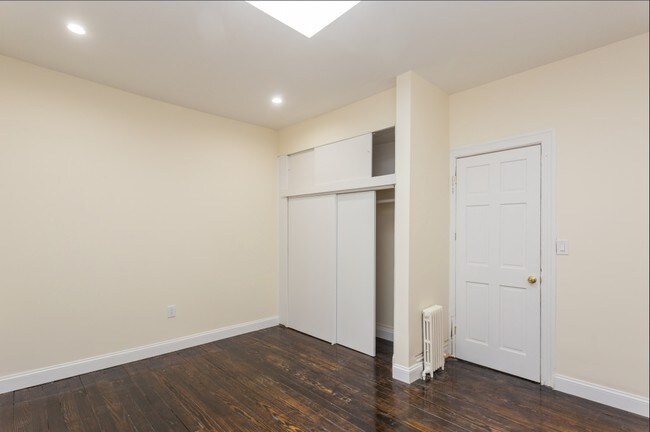 Building Photo - 733 Meeker Ave
