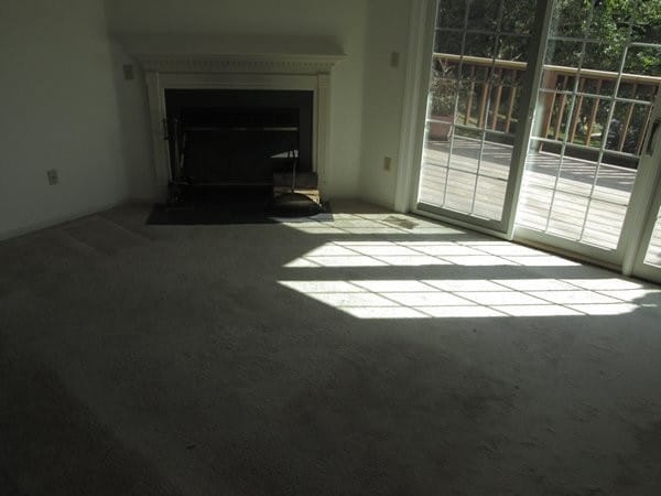 Building Photo - Lovely 2 bedroom, 2.5 bath townhome