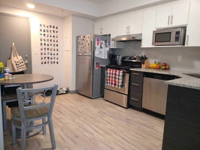 Building Photo - 258A-258A Sunview St