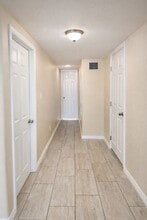 Building Photo - 706 Harris Ave