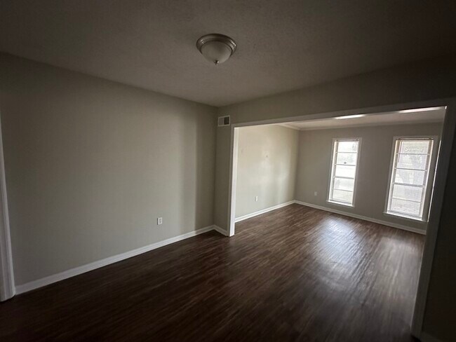 Foto del edificio - 3053 Ridgeway Rd