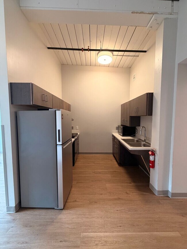 Foto del edificio - Dewitt Block, Rare 2 Bed/1 Bath Apartment Available Immediately - $1,866 - ALL UTILITIES INCLUDED