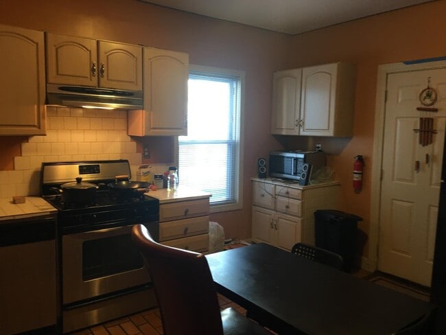 Building Photo - 6 Wise St