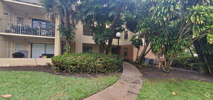 Building Photo - 9999 Summerbreeze Dr