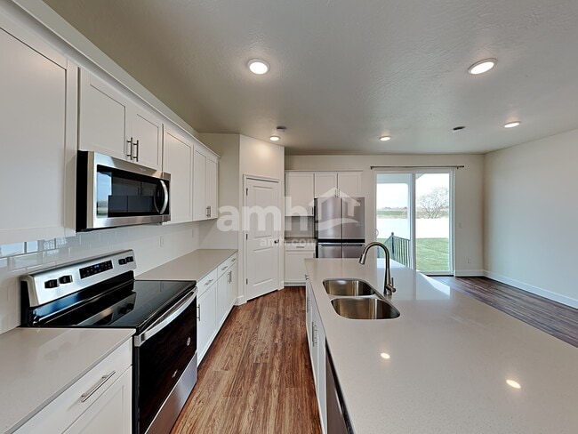 Foto del edificio - 3264 Fields Ave