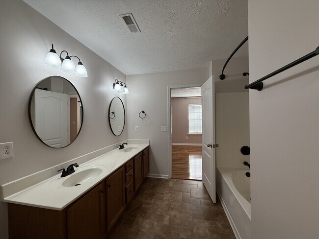 Building Photo - 106 Centerrock Dr