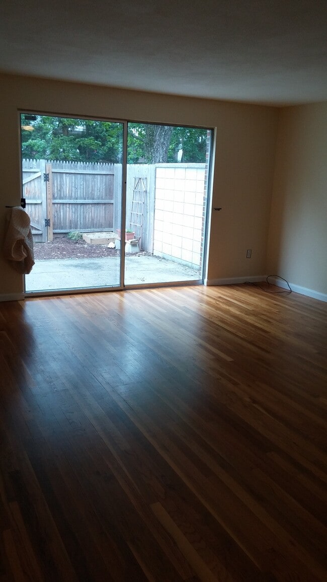 Photo - 32 Webster Ct Townhome