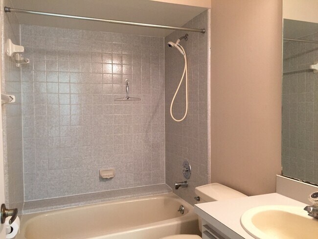 Building Photo - 813 Millrace Point