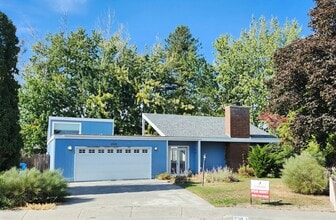 Building Photo - 2303 Franz Ct