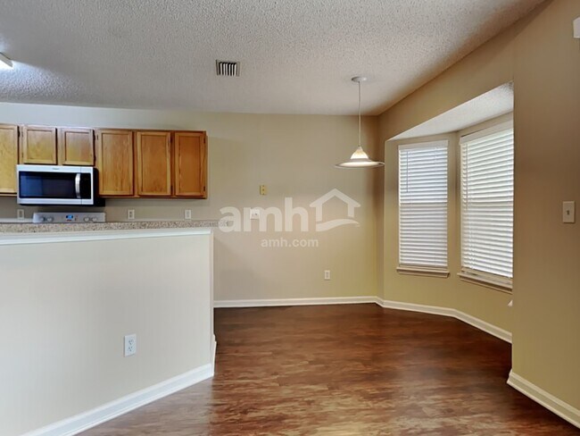 Foto del edificio - 530 Fallen Timbers Dr