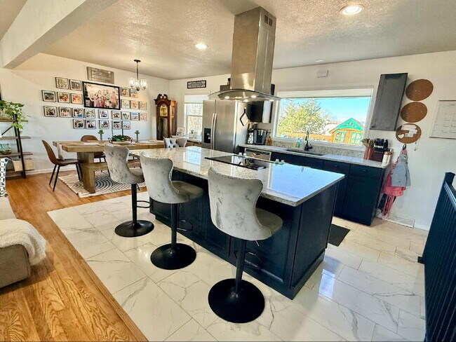 Foto del edificio - Gorgeously Updated Pueblo Home