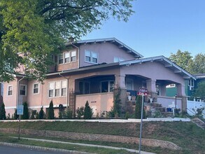 Building Photo - 117 W Lincoln Ave