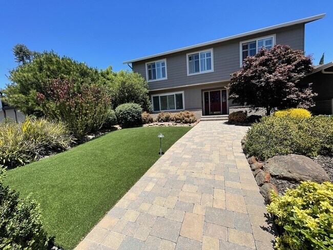 Building Photo - Large Almaden Home