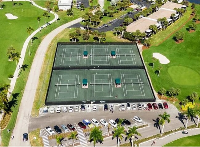 Foto del edificio - 215 Palm Dr