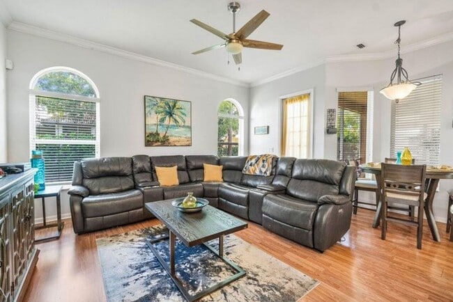 Foto del edificio - 146 Fernwood Crescent