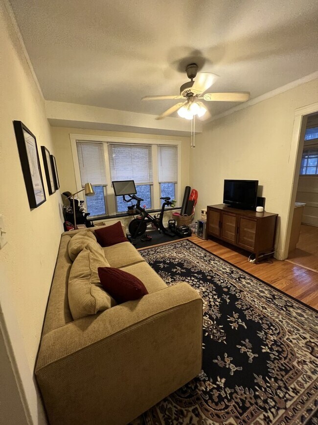 Foto del edificio - 1516 W Addison St
