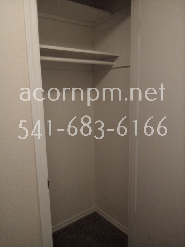 Building Photo - N Lancaster - 2 BR/2 Full Bath Duplex - A/...