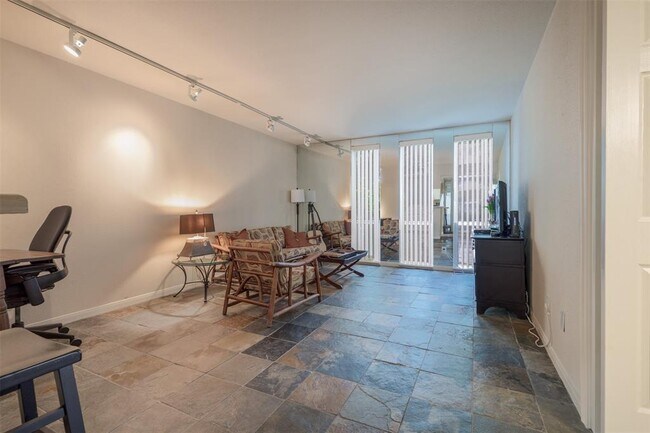 Foto del edificio - 4633 Wild Indigo St